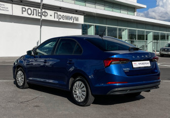 Подержанный автомобиль Skoda Rapid Liftback 2021 года (7 фото)