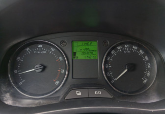 Подержанный автомобиль Skoda Fabia Hatchback 2012 года (23 фото)
