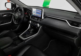 Подержанный автомобиль Toyota RAV4 2019 года (9 фото)