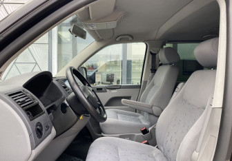 Подержанный автомобиль Volkswagen Caravelle 2009 года (18 фото)