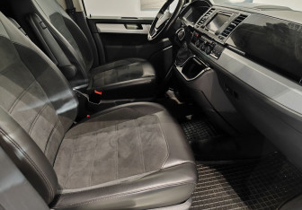 Подержанный автомобиль Volkswagen Multivan 2019 года (9 фото)