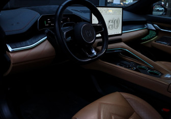 Подержанный автомобиль Zeekr 001 2023 года (12 фото)