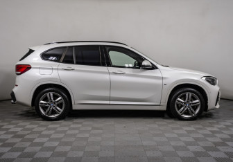 Подержанный автомобиль BMW X1 2020 года (4 фото)