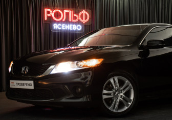 Подержанный автомобиль Honda Accord Coupe 2012 года (23 фото)