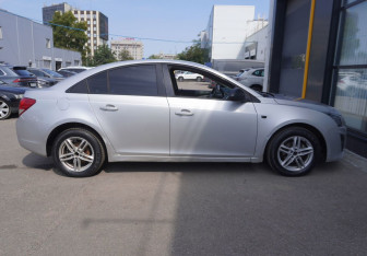 Подержанный автомобиль Chevrolet Cruze Sedan 2013 года (4 фото)