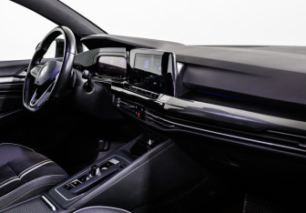 Подержанный автомобиль Volkswagen Golf Hatchback 2021 года (9 фото)