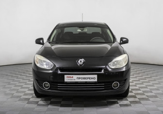 Подержанный автомобиль Renault Fluence 2011 года (2 фото)