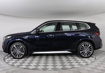 Подержанный автомобиль BMW X1 2025 года (5 фото)