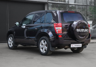 Подержанный автомобиль Suzuki Grand Vitara 2008 года (6 фото)