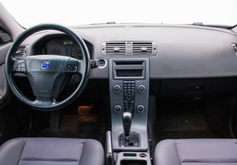 Подержанный автомобиль Volvo S40 2007 года (13 фото)