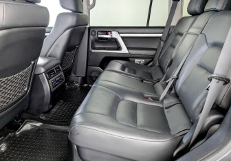 Подержанный автомобиль Toyota Land Cruiser Suv 2019 года (12 фото)