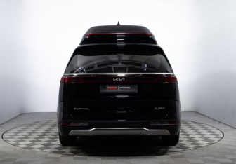 Подержанный автомобиль Kia Carnival 2021 года (5 фото)