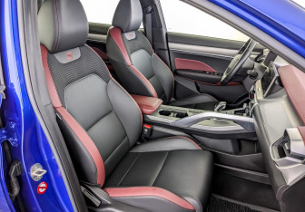 Подержанный автомобиль Geely Coolray 2021 года (24 фото)