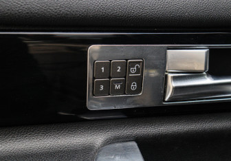 Подержанный автомобиль Land Rover Discovery 2010 года (18 фото)