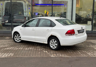 Подержанный автомобиль Volkswagen Polo Sedan 2013 года (6 фото)