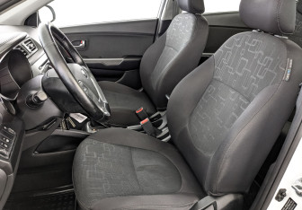 Подержанный автомобиль Kia Rio Sedan 2017 года (20 фото)