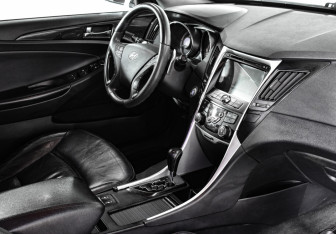 Подержанный автомобиль Hyundai Sonata 2012 года (12 фото)