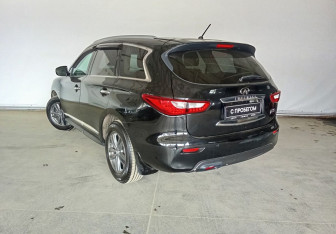 Подержанный автомобиль Infiniti JX 2013 года (6 фото)