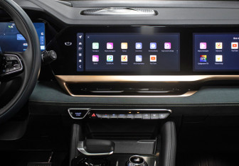 Подержанный автомобиль Geely Monjaro 2023 года (14 фото)