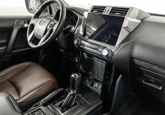 Подержанный автомобиль Toyota Land Cruiser Prado 2017 года (9 фото)