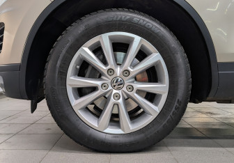 Подержанный автомобиль Volkswagen Touareg 2016 года (12 фото)