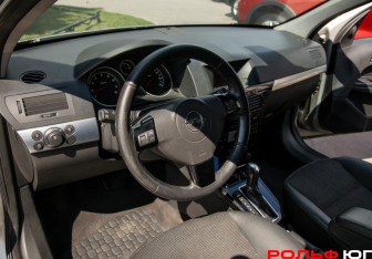 Подержанный автомобиль Opel Astra Hatchback 2008 года (11 фото)
