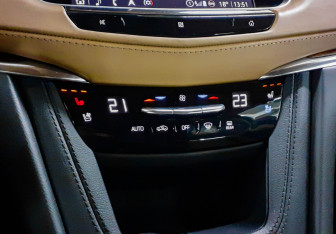 Подержанный автомобиль Cadillac XT5 2020 года (16 фото)