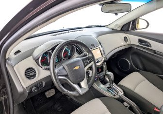 Подержанный автомобиль Chevrolet Cruze Hatchback 2015 года (16 фото)