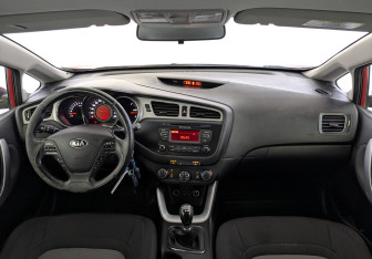 Подержанный автомобиль Kia Ceed Hatchback 2014 года (14 фото)