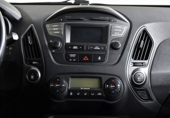 Подержанный автомобиль Hyundai ix35 2015 года (14 фото)