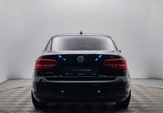 Подержанный автомобиль Volkswagen Jetta Sedan 2015 года (4 фото)