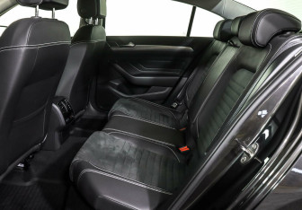 Подержанный автомобиль Volkswagen Passat Sedan 2021 года (15 фото)