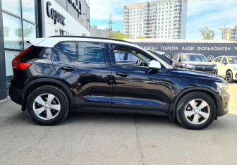 Подержанный автомобиль Volvo XC40 2020 года (5 фото)