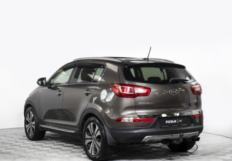 Подержанный автомобиль Kia Sportage 2011 года (7 фото)