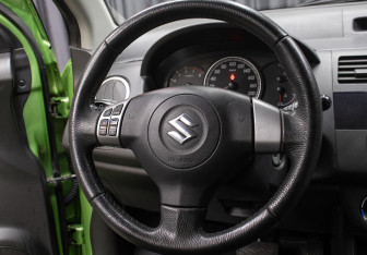 Подержанный автомобиль Suzuki Swift Hatchback 2009 года (14 фото)