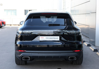 Подержанный автомобиль Porsche Cayenne 2021 года (6 фото)
