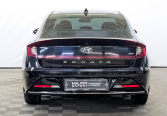 Подержанный автомобиль Hyundai Sonata 2022 года (6 фото)