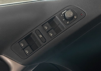 Подержанный автомобиль Volkswagen Tiguan 2009 года (17 фото)