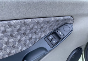 Подержанный автомобиль LADA (ВАЗ) Kalina Wagon 2010 года (13 фото)