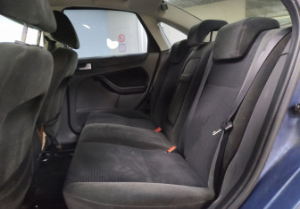 Подержанный автомобиль Ford Focus Sedan 2007 года (11 фото)