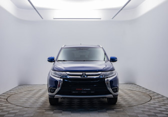 Подержанный автомобиль Mitsubishi Outlander 2015 года (2 фото)