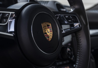 Подержанный автомобиль Porsche Cayman 2018 года (13 фото)