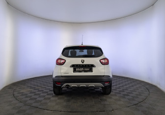 Подержанный автомобиль Renault Kaptur 2017 года (6 фото)
