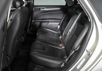 Подержанный автомобиль Ford Mondeo Sedan 2016 года (16 фото)