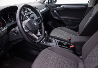 Подержанный автомобиль Volkswagen Tiguan 2020 года (10 фото)