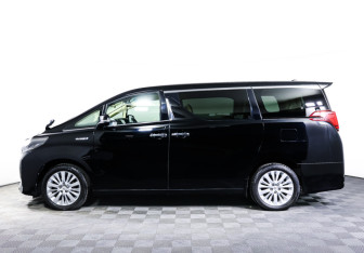 Подержанный автомобиль Toyota Alphard 2018 года (8 фото)