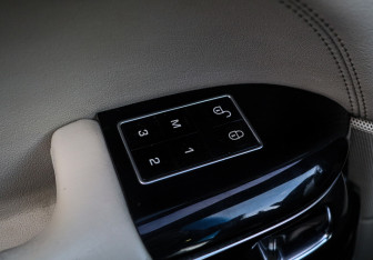 Подержанный автомобиль Land Rover Range Rover 2013 года (24 фото)