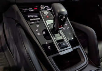 Подержанный автомобиль Porsche Cayenne 2021 года (21 фото)