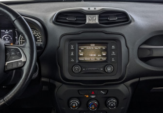 Подержанный автомобиль Jeep Renegade 2018 года (17 фото)