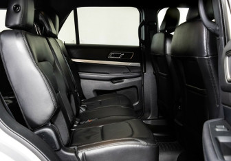 Подержанный автомобиль Ford Explorer 2018 года (15 фото)